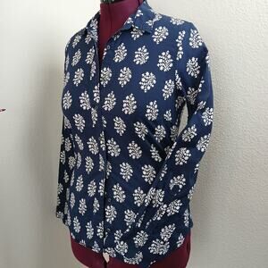 J. Crew Perfect Button Down Shirt Ladies 6 long sleeve cotton navy floral blouse